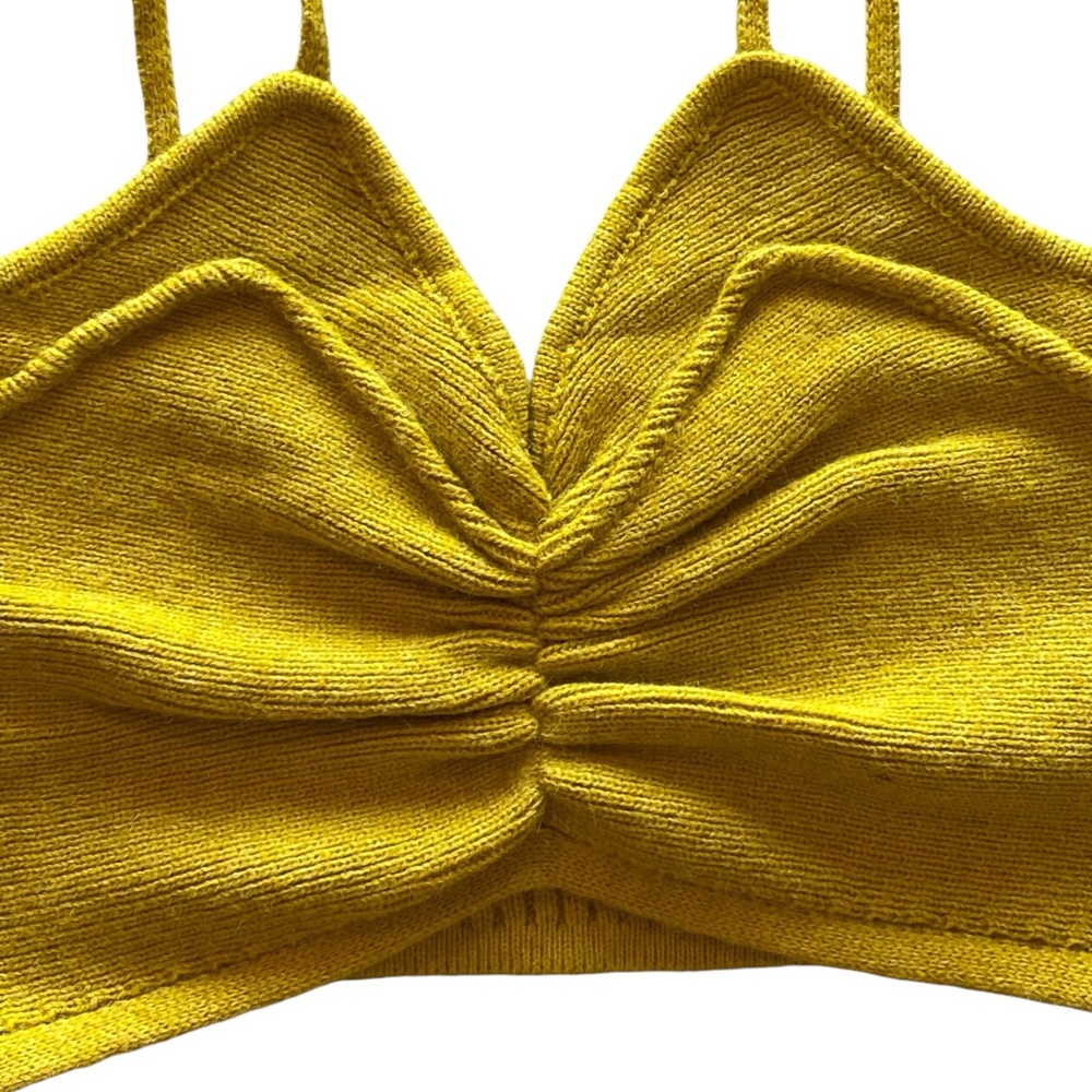 NWT Unique Knit Mustard Adjustable Top. Size Medium. Excellent New Condition!
